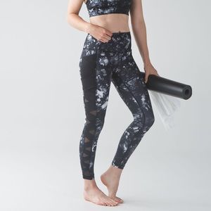 Lululemon Rise and Flow Pant, Size 6